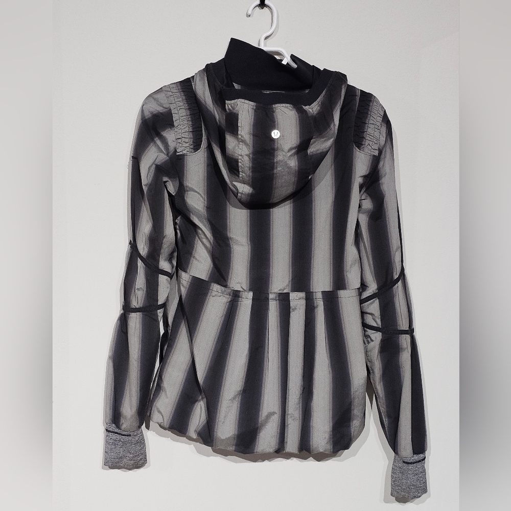 Lululemon: Track and Field Jacket - Black gray Striped Size 6-8 - Picture 4 of 6